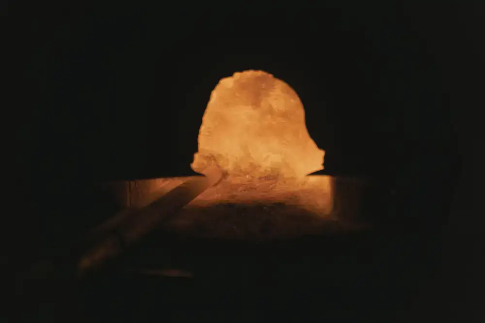 Glowing glass furnace